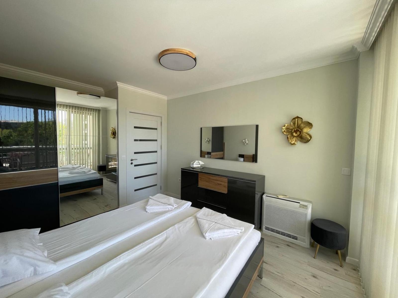 Apartcomplex Splendid Saints Constantine and Helena Bagian luar foto